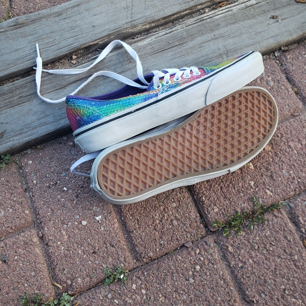 Vans - Picture 6 of 9